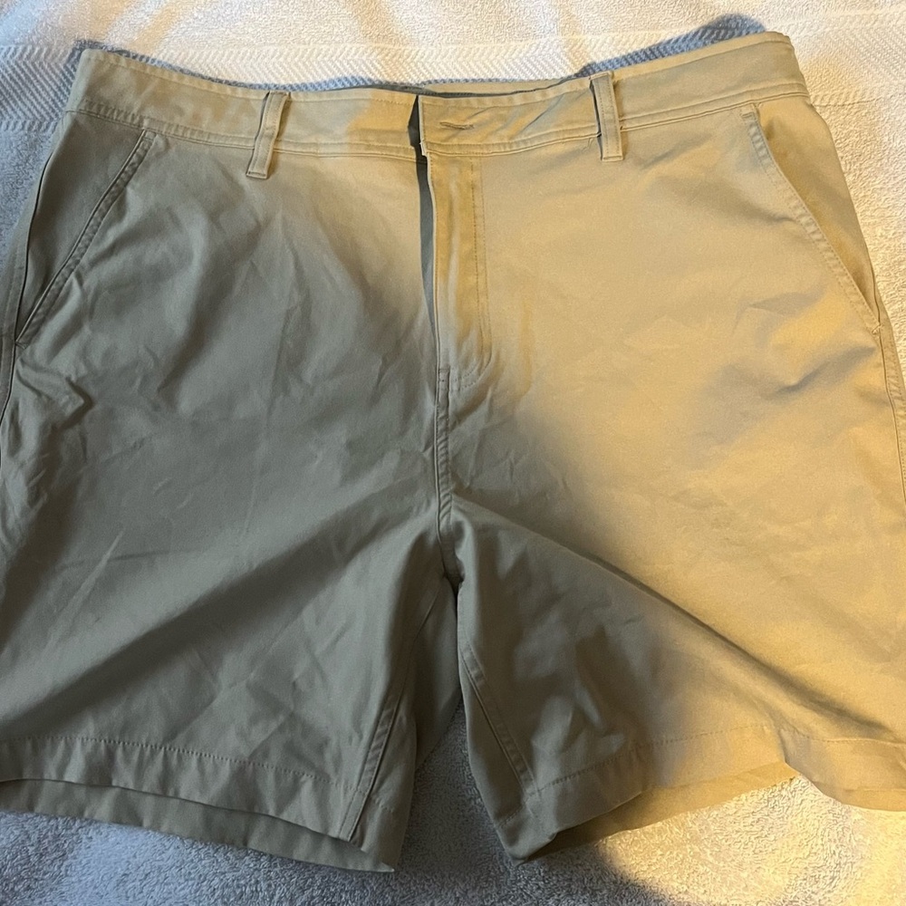 Men’s XL golf shorts